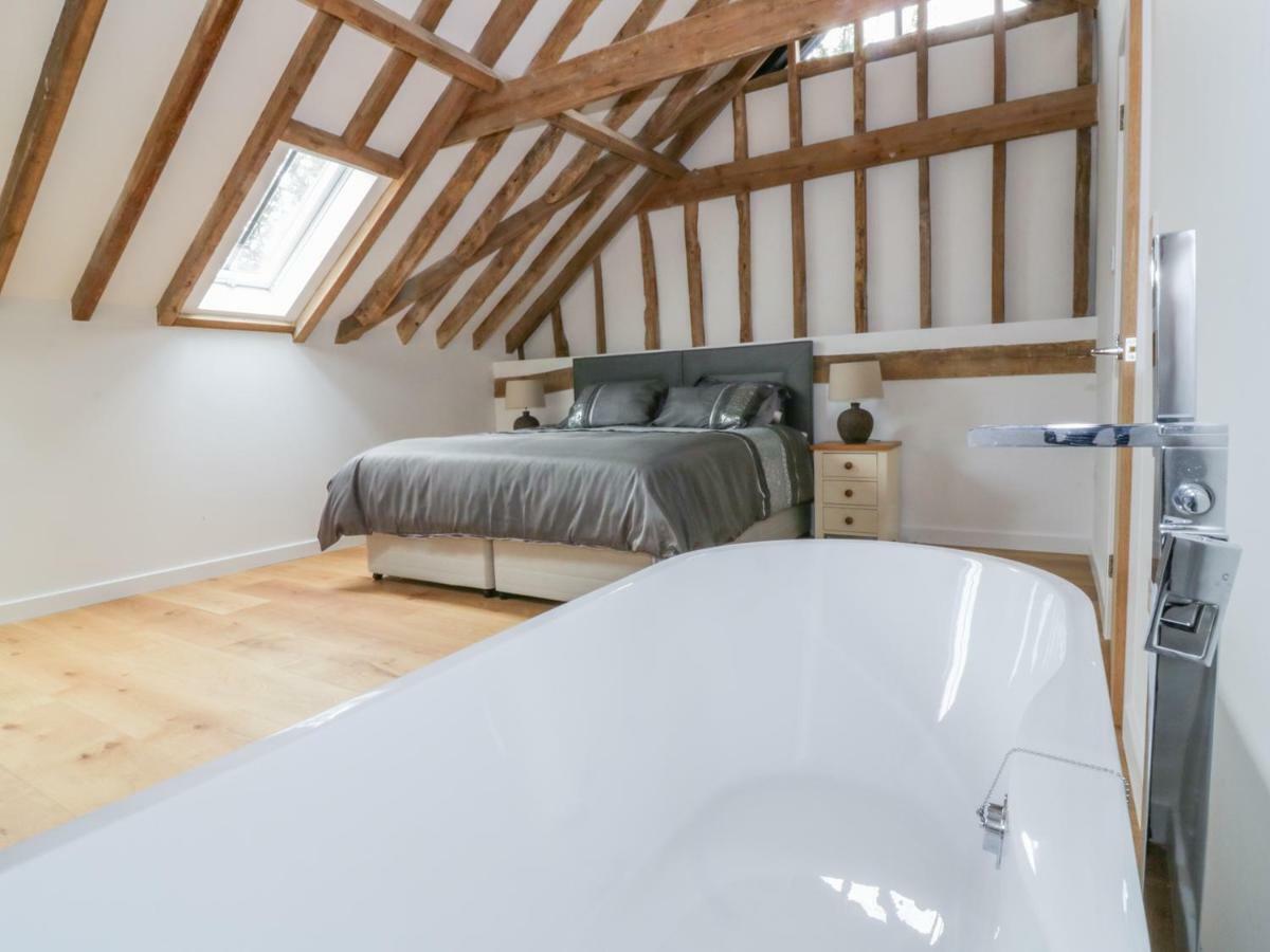 Grange Barn Villa Hessett Bagian luar foto